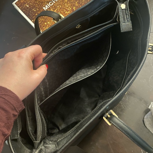 Micheline Kors Bag with laptop compartment. - Picture 9 of 9